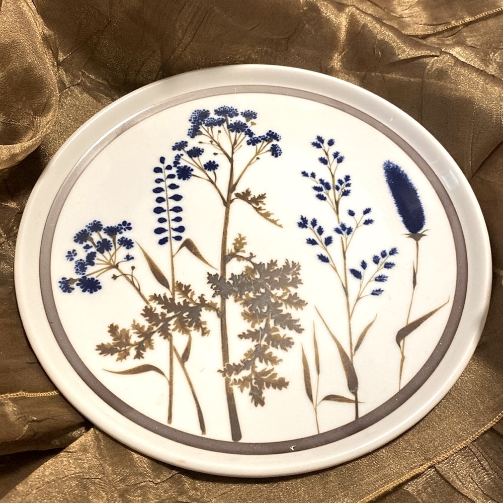 Noritake Primastone Winsome Pattern Genuine Stoneware Plate